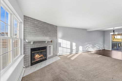 4 Franklin Pl, Washingtonville, NY, 10992-1353 | Card Image