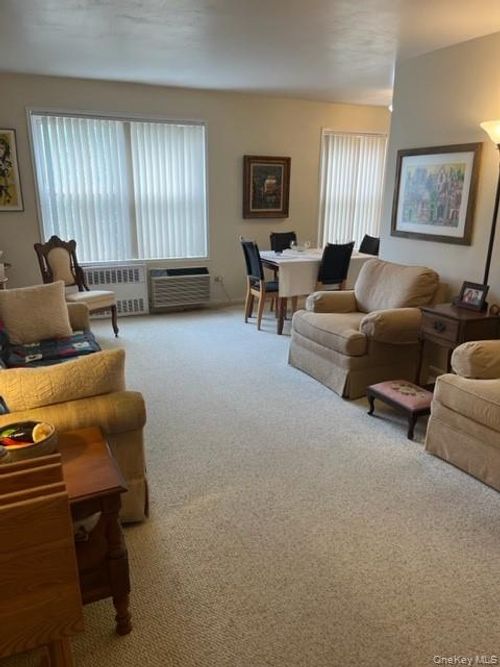 4g-4727 Little Neck Parkway, New York, NY, 11362 | Card Image