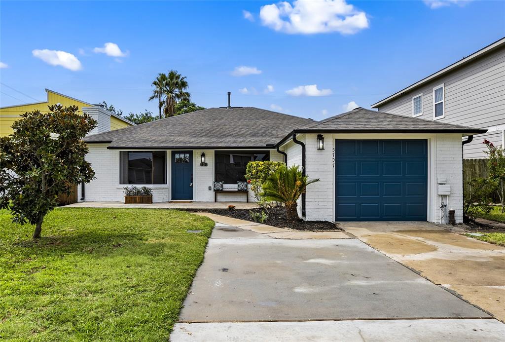 Fraser Ave, Galveston, TX 77551