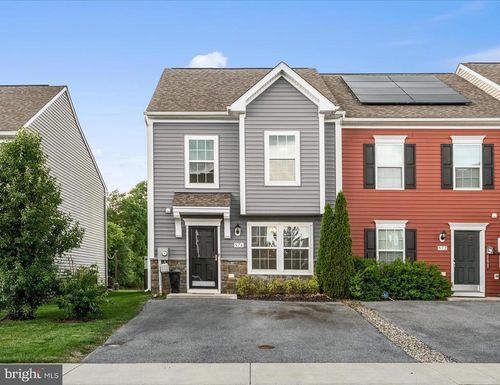 576 Thumper Dr, RANSON, WV, 25438-4889 | Card Image