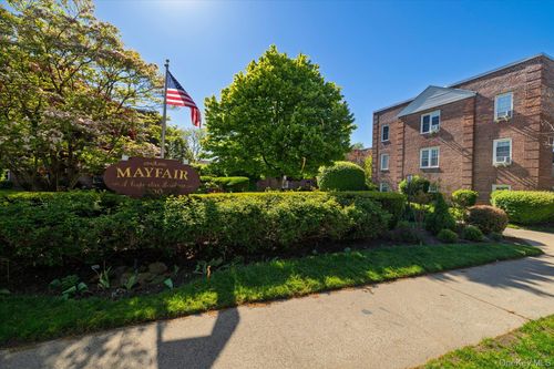 f6-200 N Village Ave, Rockville Centre, NY, 11570-2353 | Card Image