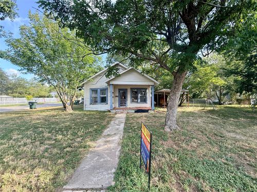 201 E Bailey St, Cuero, TX, 77954-2403 | Card Image