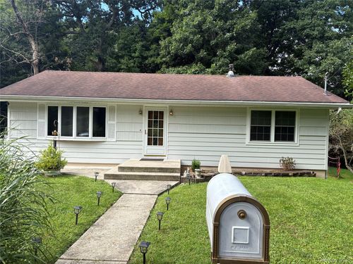 24 Faye Ave, New Windsor, NY, 12553-7708 | Card Image