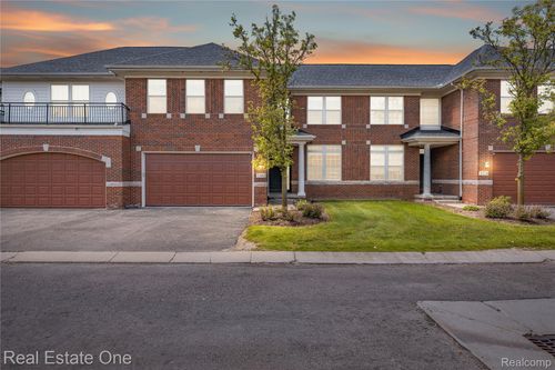7382 Gateway Dr, West Bloomfield, MI, 48322-3697 | Card Image
