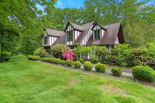 2 Kramer Ln, Weston, CT, 06883-1007 | Card Image