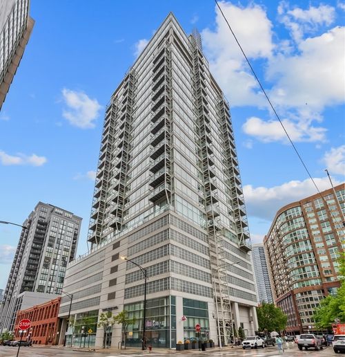 apt-706-653 N Kingsbury St, Chicago, IL, 60654-7085 | Card Image