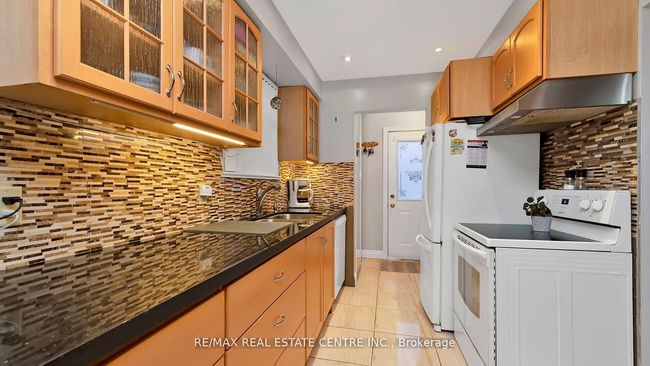 57 Archdekin Dr, House attached with 4 bedrooms, 2 bathrooms and 4 parking in Brampton ON | Image 8