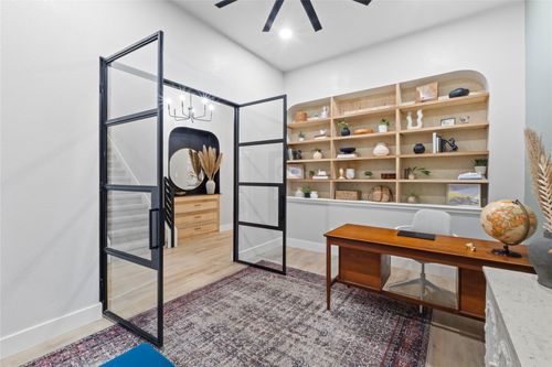 2915 Stonecreek Dr, Round Rock, TX, 78681-2195 | Card Image