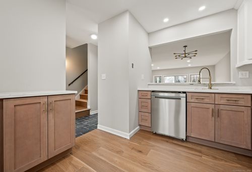 20-20 Newberry Ln, Glastonbury, CT, 06033-2074 | Card Image