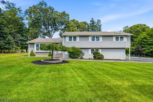 12 Medford Rd, Morris Plains, NJ, 07950-3128 | Card Image