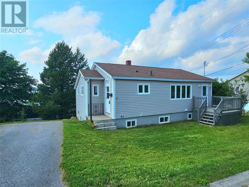 47 Quinton St, Corner Brook, NL, A2H1M7 | Card Image