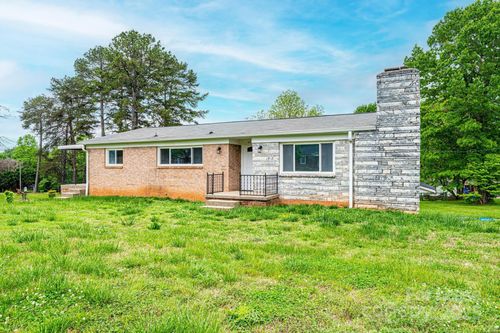 975 22nd Street Pl Ne, Hickory, NC, 28601-4437 | Card Image
