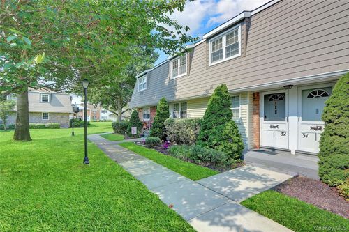 3232-3232 Wilshire Ln, Oakdale, NY, 11769-1445 | Card Image