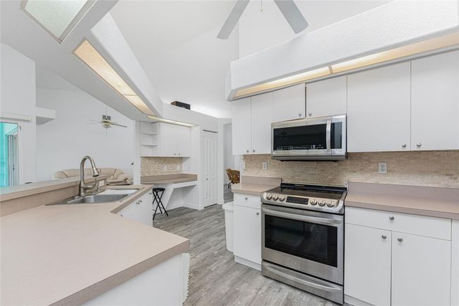 Plenty of cabinetry and countertops | Image 18