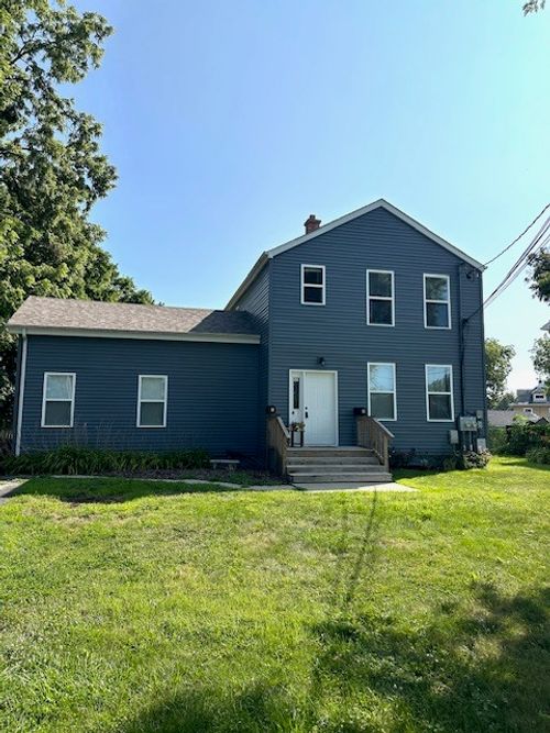 2-326 Railroad St, Woodstock, IL, 60098-2329 | Card Image