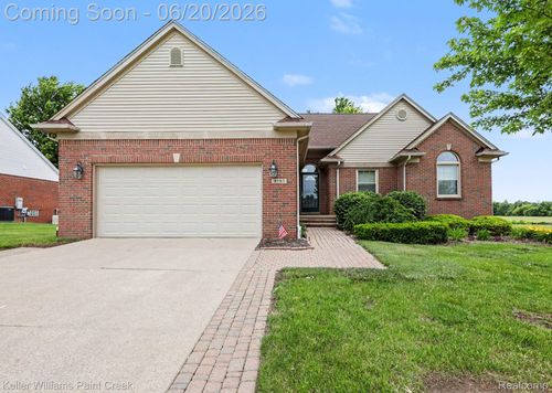 8183 Prestwick Ln, Washington Township, MI, 48095-2858 | Card Image