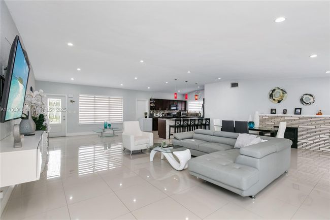 9485 Thanksgiving Dr, House other with 4 bedrooms, 3 bathrooms and null parking in Cutler Bay FL | Image 5