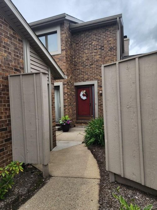 5736 Woodland Vw, Clarkston, MI, 48346-2637 | Card Image