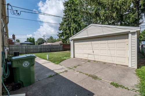 15330 Windemere St, Southgate, MI, 48195-3819 | Card Image