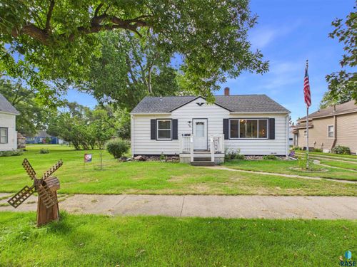 529 Se 1st St Street, Madison, SD, 57042 | Card Image