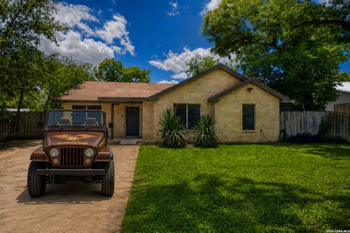 221 N Crisp St, Uvalde, TX, 78801-5238 | Card Image