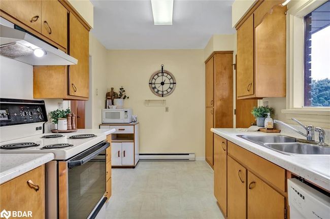 28 Bond St E, House other with 3 bedrooms, 2 bathrooms and 2 parking in Fenelon Falls ON | Image 12