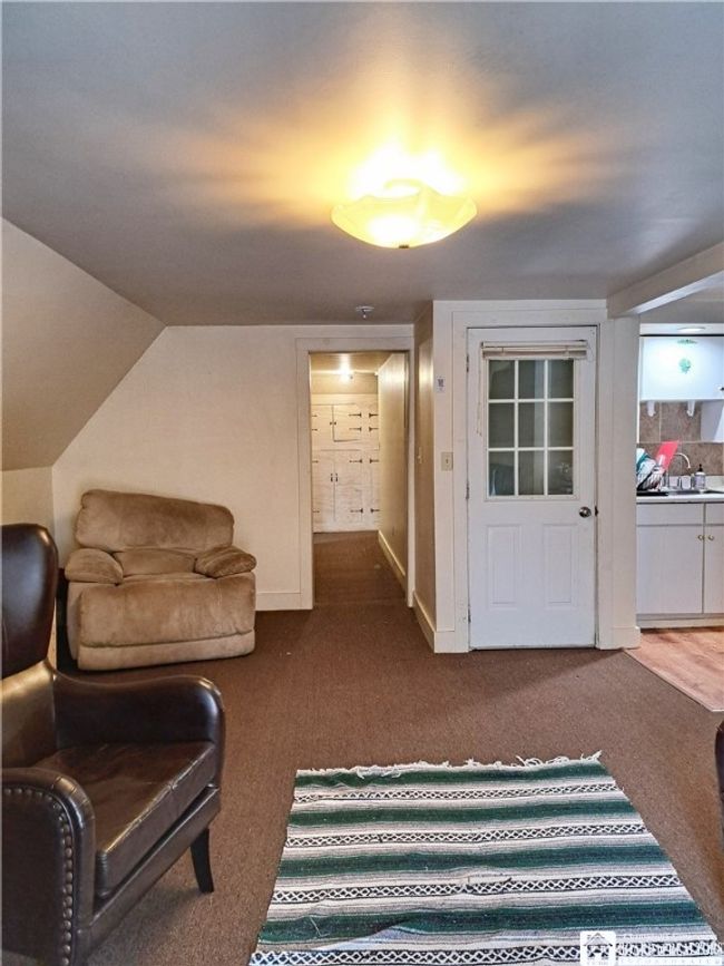Upper Apartment - Living Room | Image 39