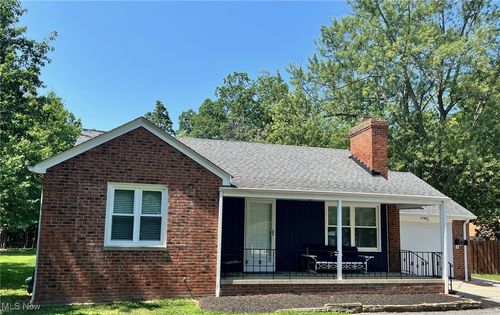 852 Lloyd Rd, Wickliffe, OH, 44092-2334 | Card Image