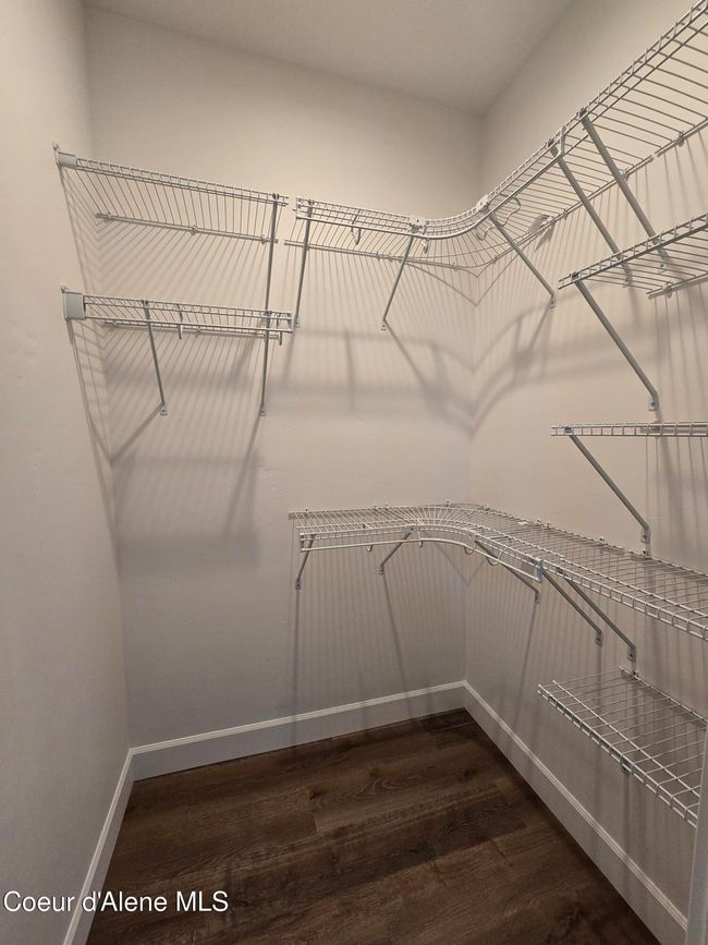 Guest Bed Walk-in Closet | Image 32