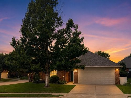 514 Renee Dr, Euless, TX, 76040-4997 | Card Image