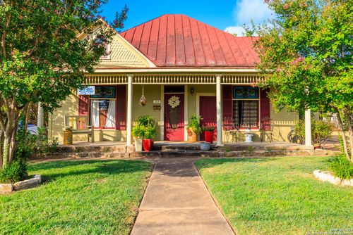 303 W Austin St, Fredericksburg, TX, 78624-3858 | Card Image
