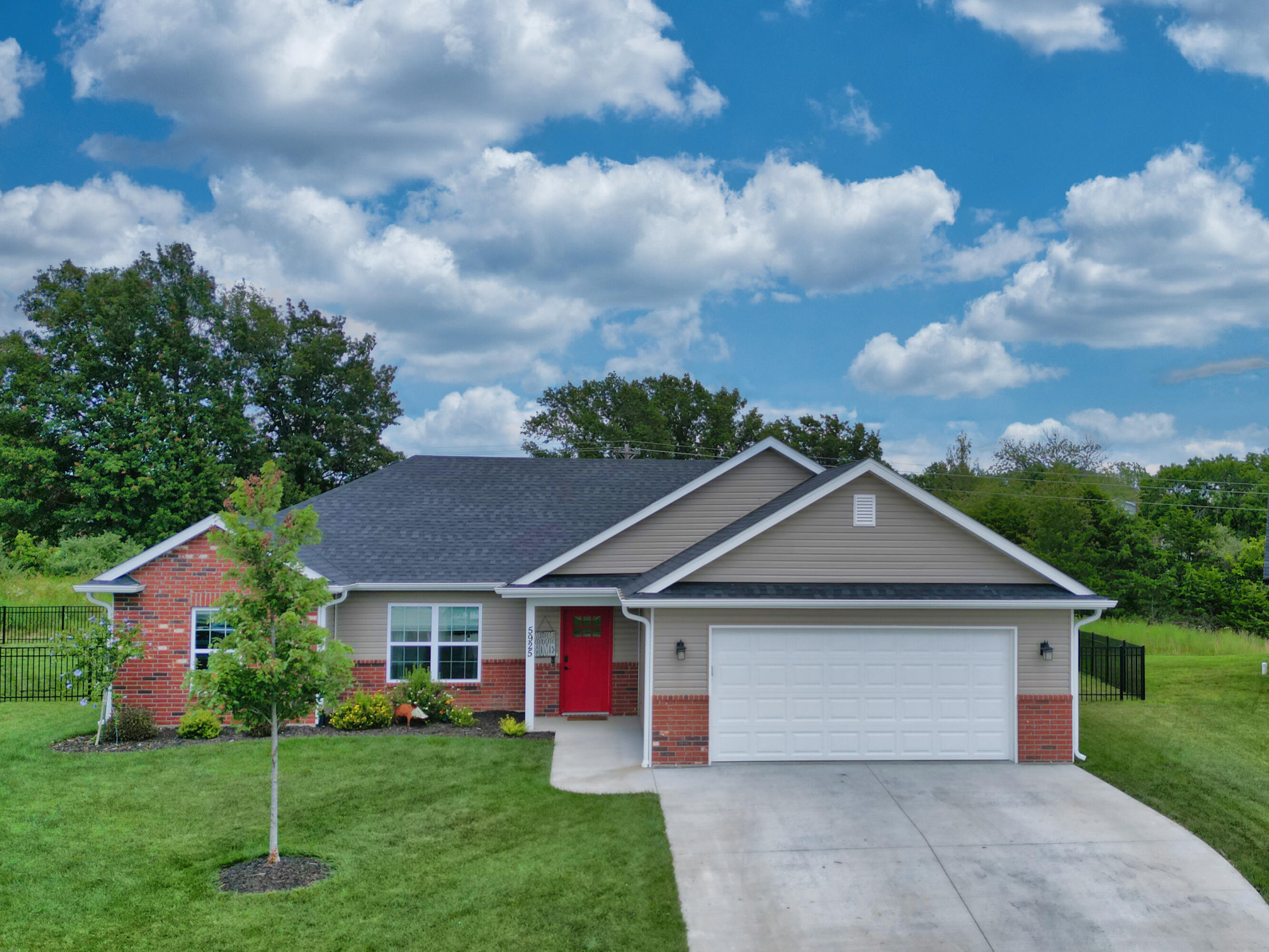 Huntington Ct, Columbia, MO 65202
