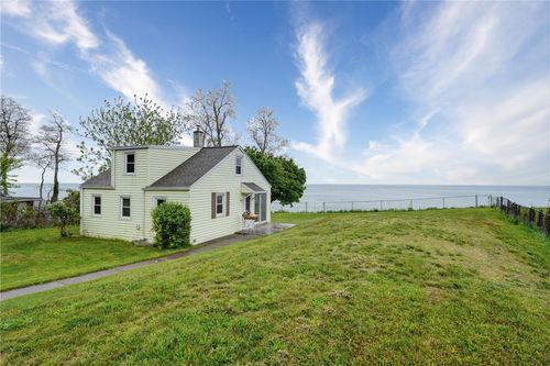 904 Lake Rd, Webster, NY, 14580-9007 | Card Image