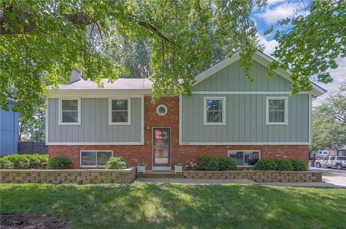15020 S Bradley Dr, Olathe, KS, 66062-2630 | Card Image