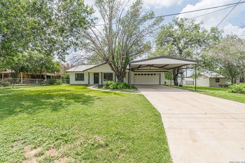506 Magnolia St, Jourdanton, TX, 78026-3712 | Card Image