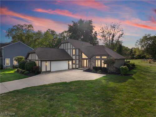 7224 Pine Woods Way, Olmsted Twp, OH, 44138-1146 | Card Image