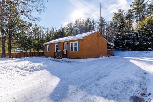 690 Clark St, Gardner, MA, 01440-1208 | Card Image