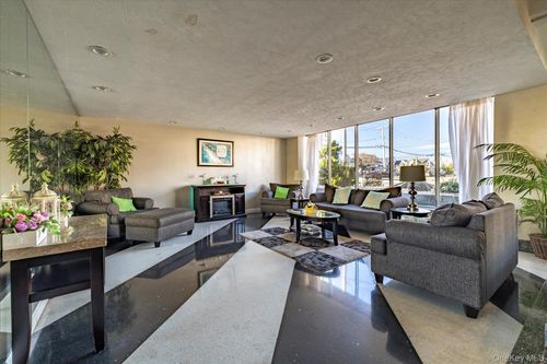 apt-4r-560 W Broadway, Long Beach, NY, 11561-3007 | Card Image