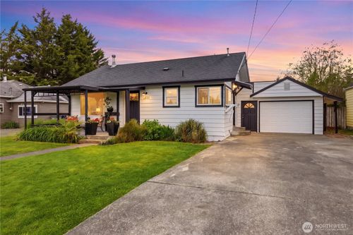 800 Myrtine St, Enumclaw, WA, 98022-2529 | Card Image