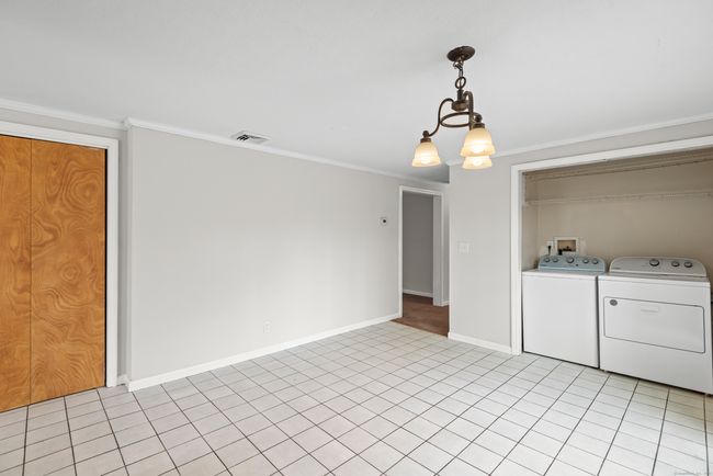 934 Matianuck Ave, House other with 3 bedrooms, 1 bathrooms and 4 parking in Windsor CT | Image 5