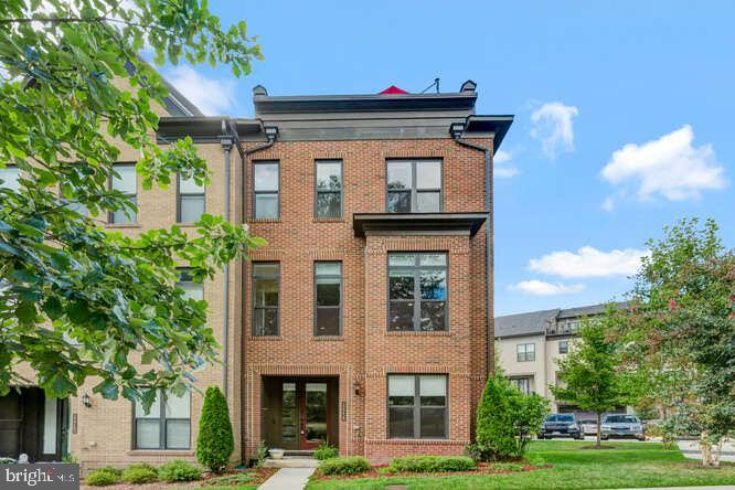 Residential Lease in FAIRFAX