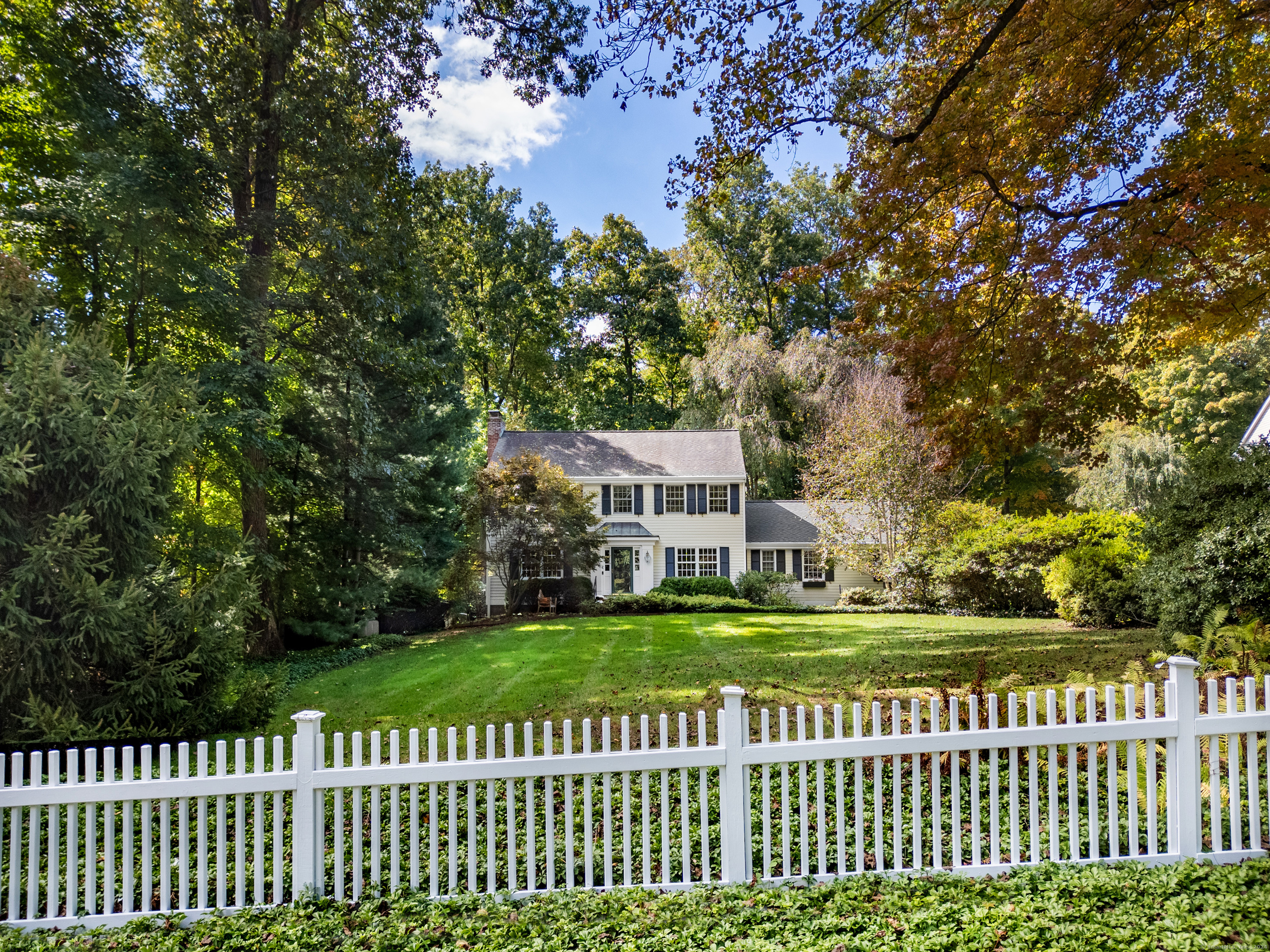 Joan Dr, Fairfield, CT 06824