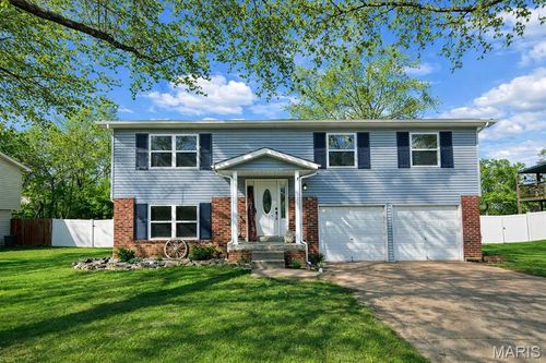 8 Creekwood Drive, St Peters, MO, 63376 | Card Image