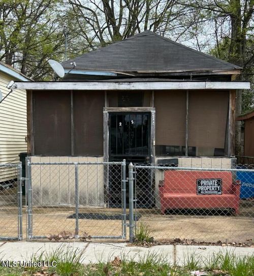 215 Avenue G, Greenwood, MS, 38930-5613 | Card Image