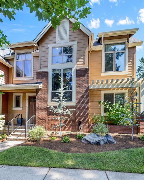 2543 Nw Crossing Dr, Bend, OR, 97703-6974 | Card Image