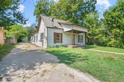 View of front of property featuring covered porch, cooling unit, and a front yard | Image 2