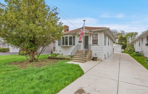 217 W School St, Villa Park, IL, 60181-2545 | Card Image