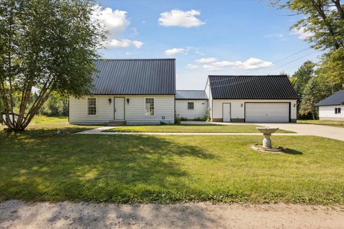 3441 N Townline Rd, Houghton Lake, MI, 48629-9426 | Card Image