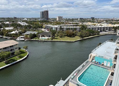 apt-10d-427 Golden Isles Dr, Hallandale Beach, FL, 33009-7545 | Card Image
