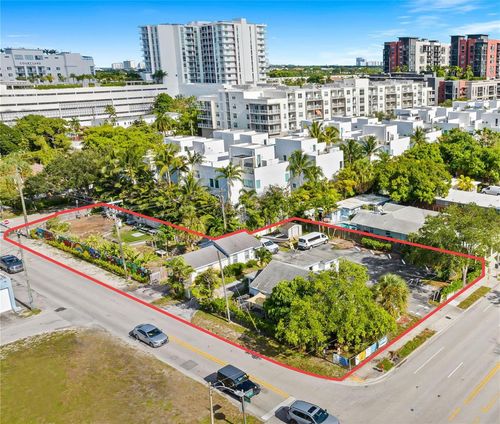 746 Ne 3rd Avenue, Fort Lauderdale, FL, 33304 | Card Image